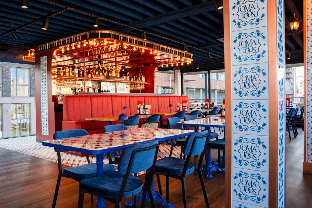 Sfeerbeeld van pannenkoekenrestaurant Oma Toos aan de haven van Scheveningen