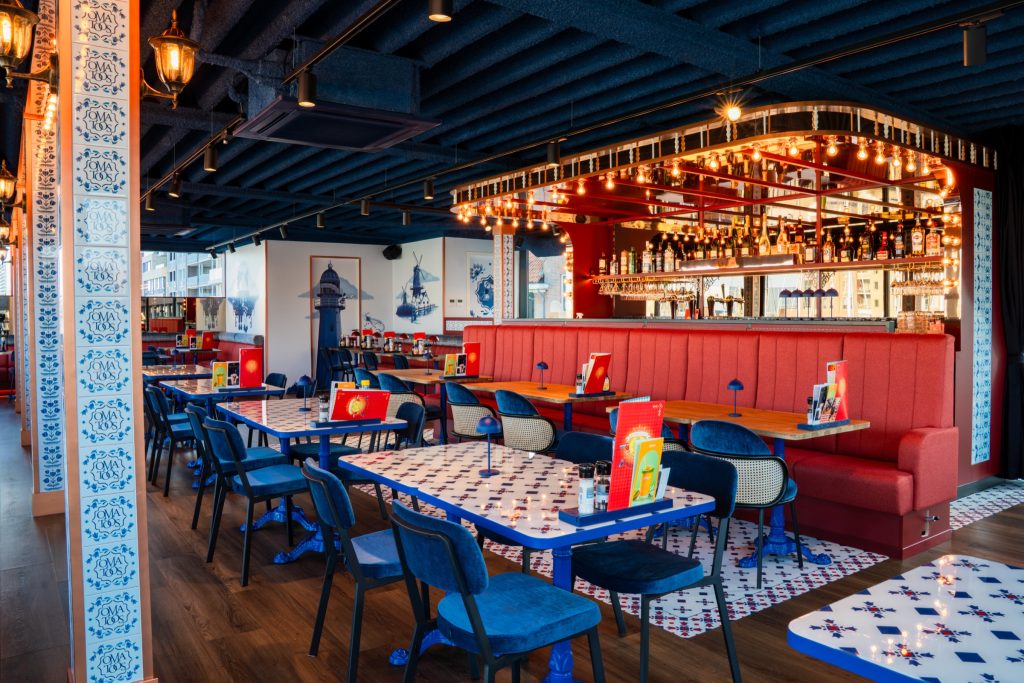 Sfeerbeeld van pannenkoekenrestaurant Oma Toos aan de haven van Scheveningen