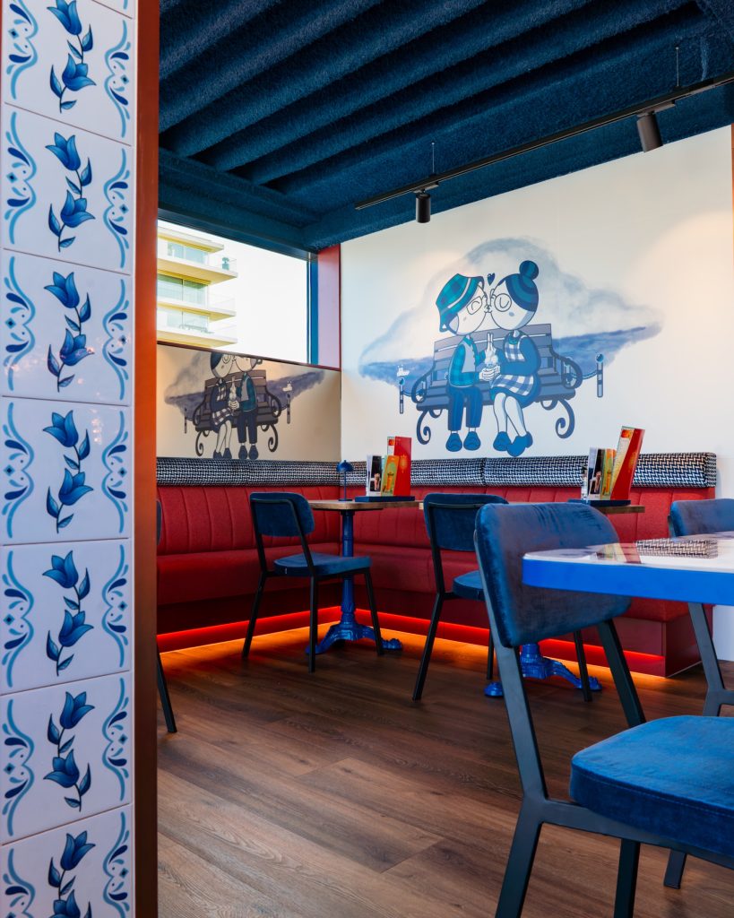 Sfeerbeeld van pannenkoekenrestaurant Oma Toos aan de haven van Scheveningen